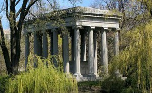 Read more about the article Graceland Cemetery: Resting Place of Perfect Partners