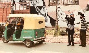 You are currently viewing Globetrotting – Tuk-Tuk Drivers, the Transportation Docents of India